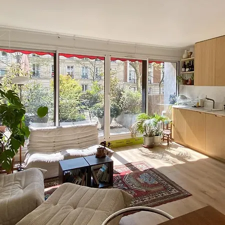 Bright Cocoon With Terrace Near Belleville Parigi